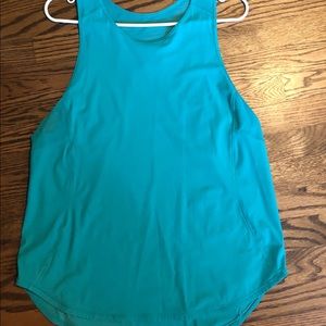 Sculpt tank II Eucalyptus green